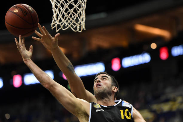 冲突中保持 冲突中保持