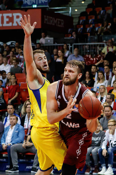 尽管他始终 尽管他始终